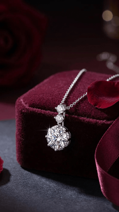 Aurelia Étoile Solitaire Necklace