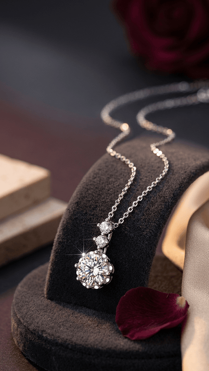 Aurelia Étoile Solitaire Necklace