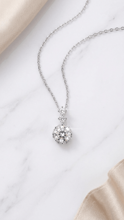 Aurelia Étoile Solitaire Necklace